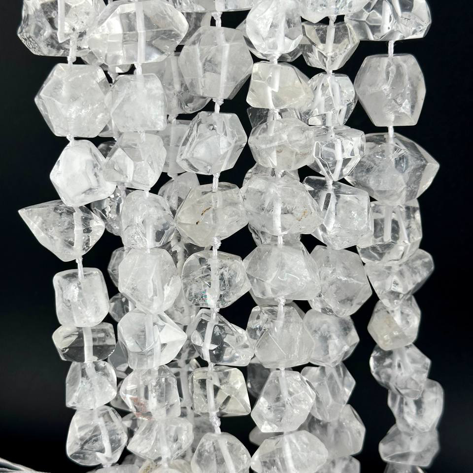 Бусины Горный хрусталь средний размер бусин 30*20мм натуральный камень