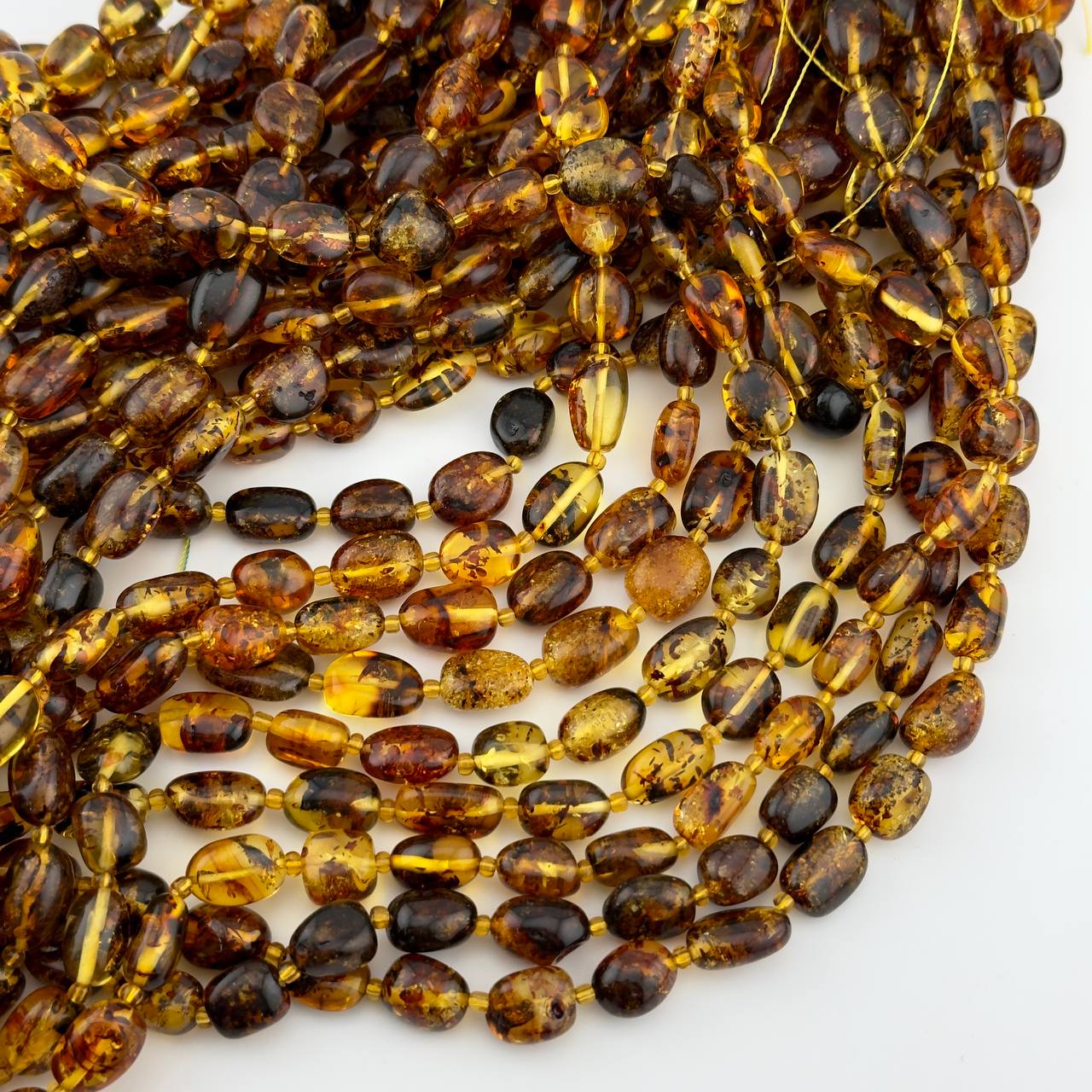 Янтарь свободная форма средний размер 12,5*9,5мм