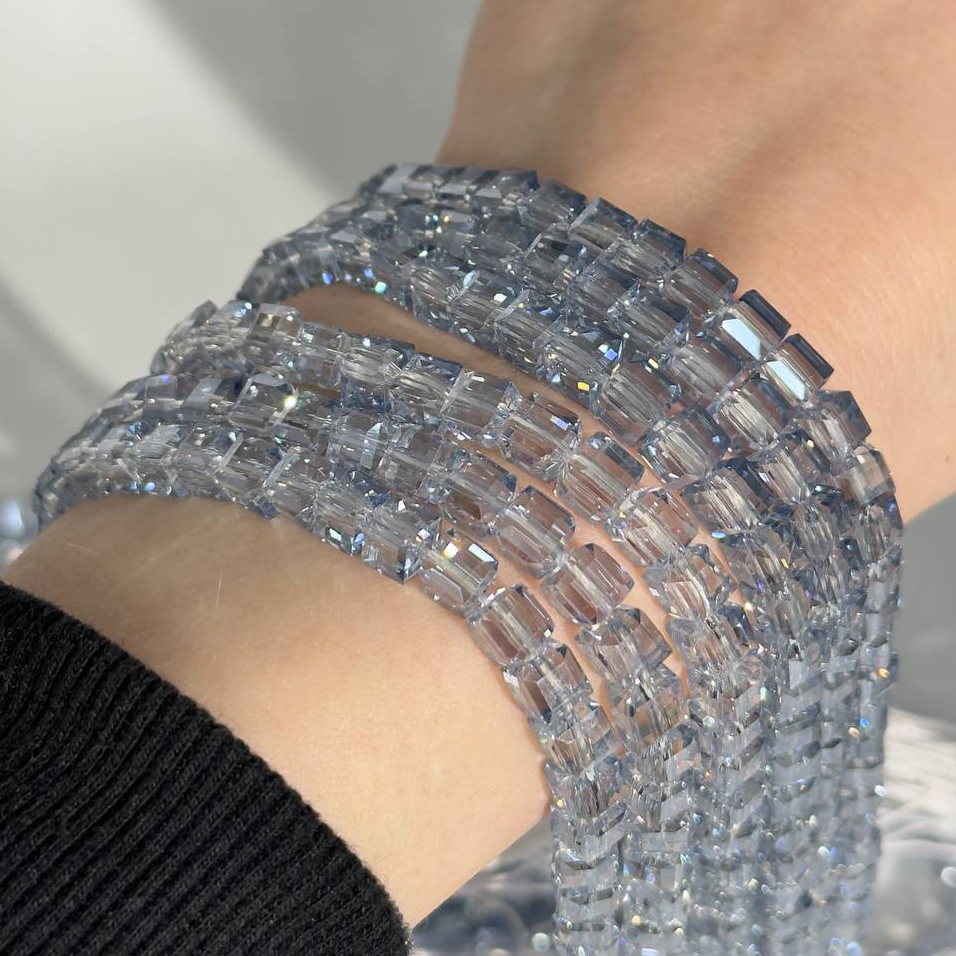 Бусины стеклянные форма кубик размер 6*5мм цвет серо-голубой