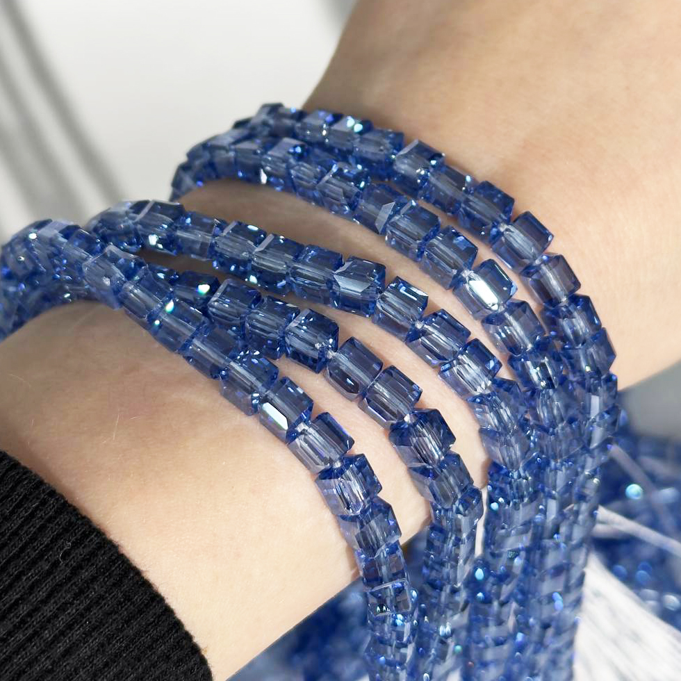 Бусины стеклянные форма кубик размер 6*5мм цвет синий