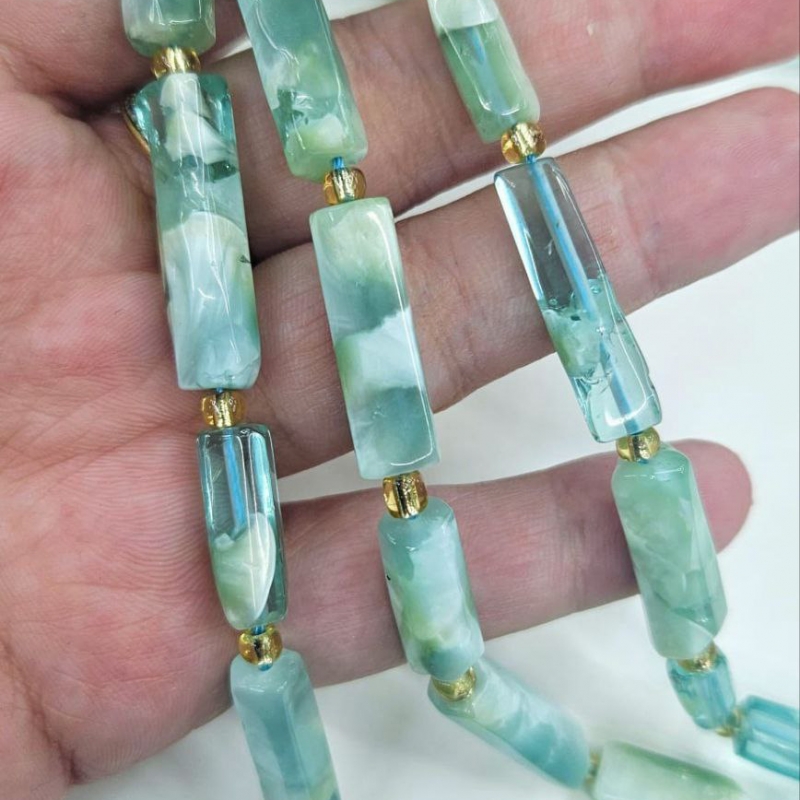 Бусины Ангелит зеленый 30*8мм натуральный камень